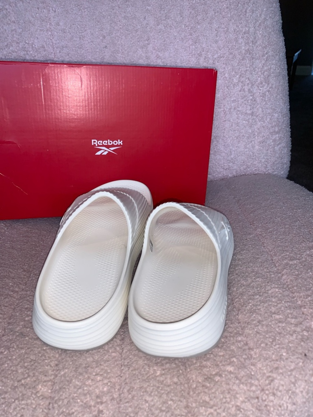 Reebok White Ribbed Slide Sandals - Picture 4 of 5